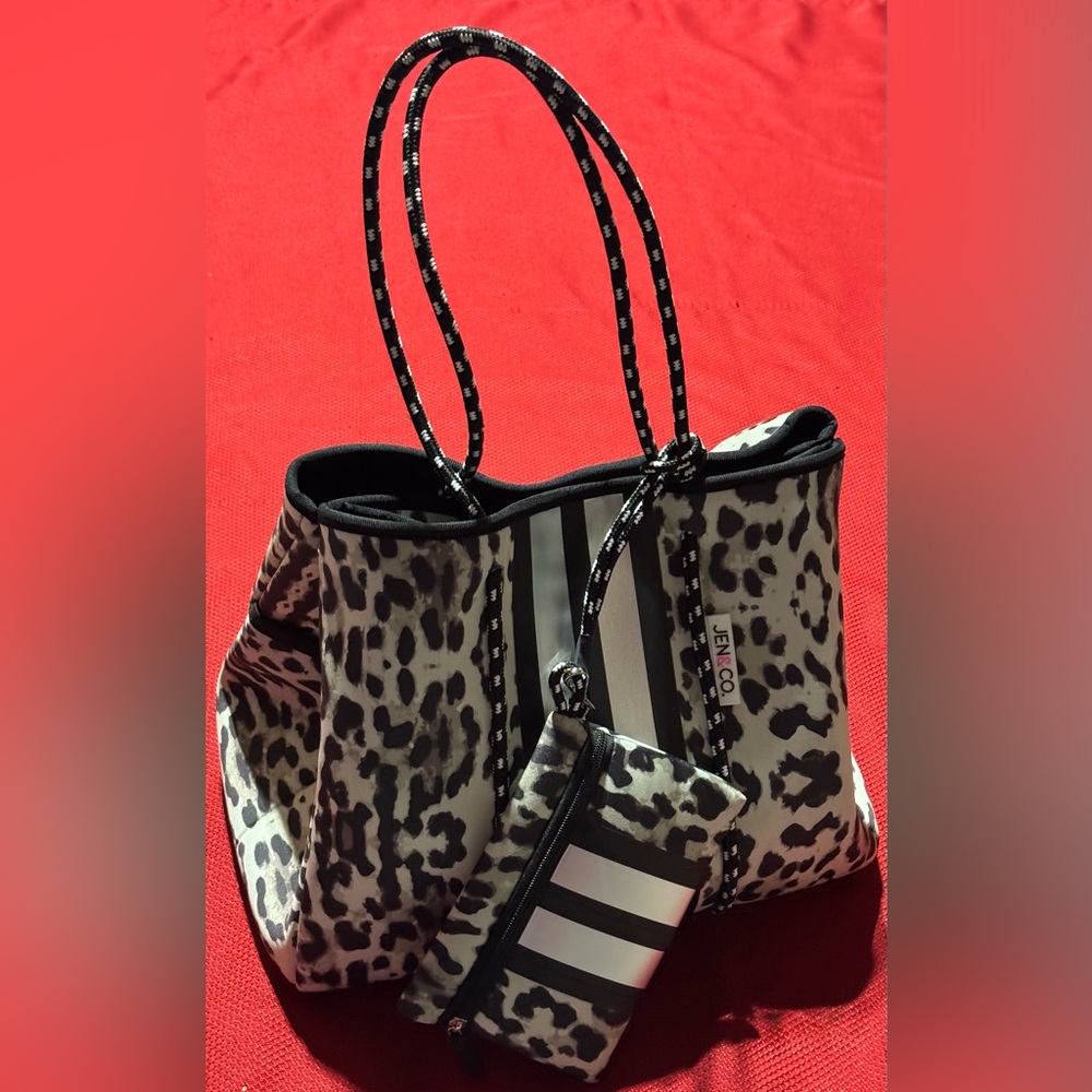 Stylish Leopard Print Tote Bag with Pouch
